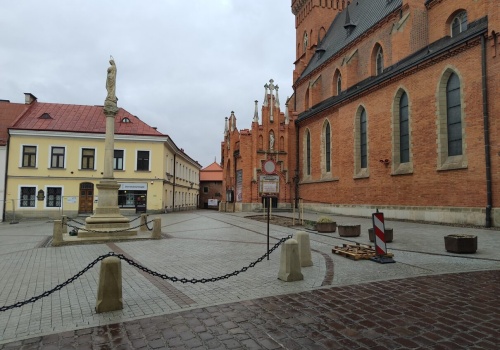 Dobiegają końca prace wokół Bazyliki Katedralnej w Tarnowie