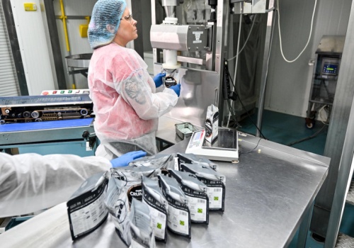 Do ogłoszeń o pracę wróci kucharka lub kucharz zamiast osoby gotującej? Projekt po konsultacjach