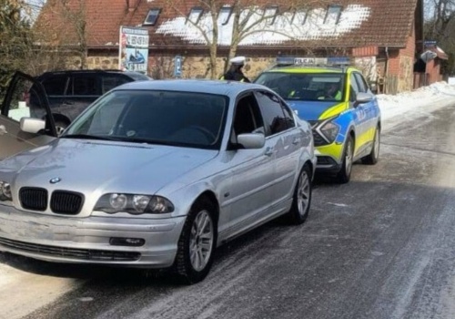 60 mandatów i 51 zatrzymanych dowodów. Policja reaguje na zimowe „rajdy” po jeziorach