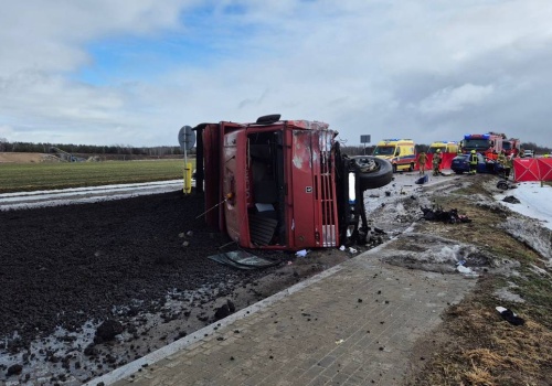 Tragiczny wypadek w Podlaskiem. Nie żyje kierowca, pasażerka w szpitalu