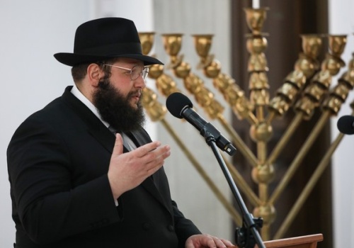 Rabin od Chanuki w Sejmie broni żydowskiego handlarza narkotykami