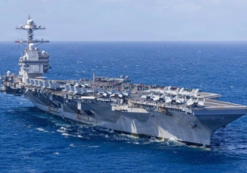Potężny lotniskowiec USA zbliża się do Iranu. 