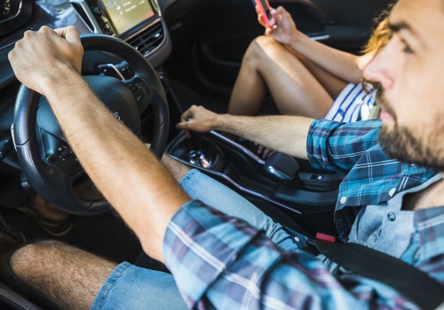 Kierowca Alfy pod wypływem, jego pasażerka z alfą w kieszeni, a niby alfy nie chodzą parami