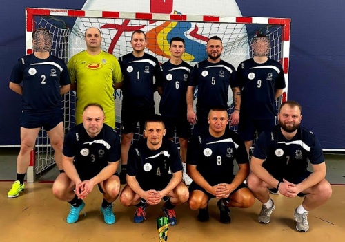 Policjanci z Sieradza stanęli na podium w turnieju halowej piłki nożnej w Poddębicach