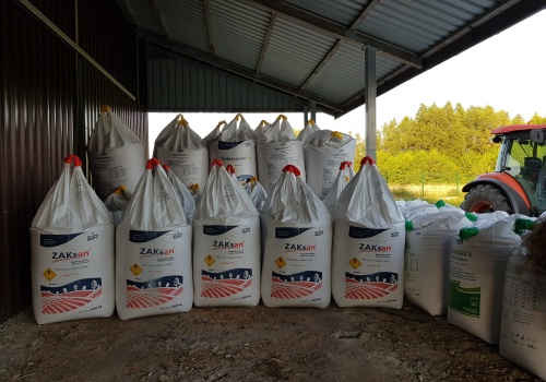 Nawozy azotowe luty 2026: mocznik drożeje o 5%, saletra stoi. Który kupić?