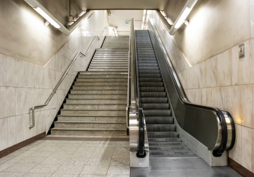 Awarie schodów ruchomych na stacjach metra. Które były wyłączone najdłużej?