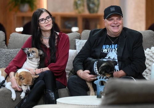 „Dzięki pieskom trzymam się dobrze”. Krzysztof Skiba o stracie mamy i życiu poza sceną