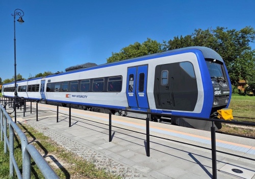 PKP Intercity chce mieć 32 DM90. Kiedy pierwsze pojazdy w barwach IC?