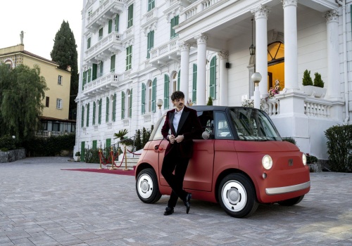 W mieście Fiat Topolino nie ma sobie równych. Nowa reklama modelu