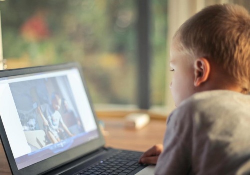 Milion dzieci poniżej 13 lat w social mediach. Eksperci biją na alarm