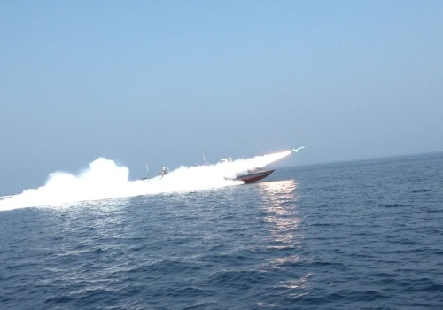 Iran finalizuje zakup potężnej broni. Amerykańskie okręty zagrożone. 