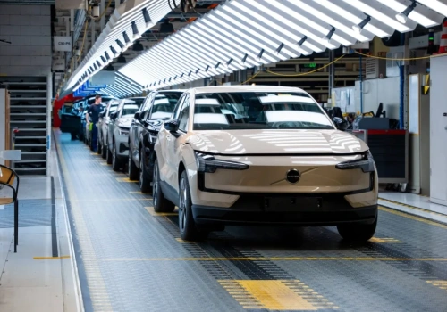 Volvo wzywa 40 tys. EX30 do serwisów. GM, Mercedes i BYD też z problemami