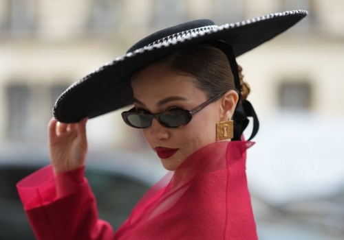 Unikaj tych kolorów w ubraniach. Pozbawiają twarz blasku i dodają lat