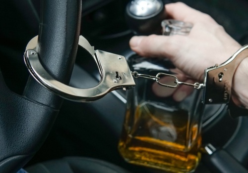 Policjant zatrzymany za jazdę po alkoholu. Grozi mu do 3 lat więzienia