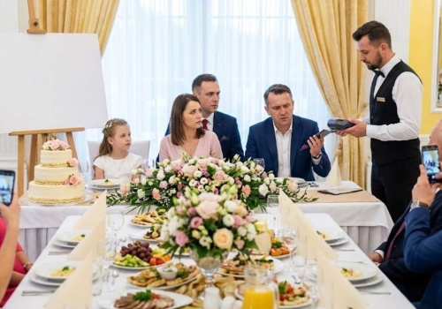 Komunia jak małe wesele. Ceny „talerzyka” w 2026 roku zwalają z nóg