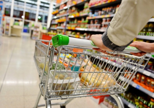 Korniszony z Indii w polskich słoikach. Co na to prawo?