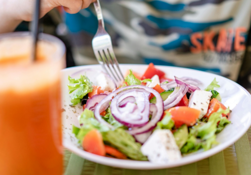 Stąd bierze się awersja społeczeństwa do rodzin. Widok stolika w restauracji przeraża