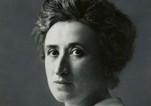 Komunistyczna hucpa w Zamościu. Władze chcą odsłonić tablicę upamiętniającą Różę Luksemburg