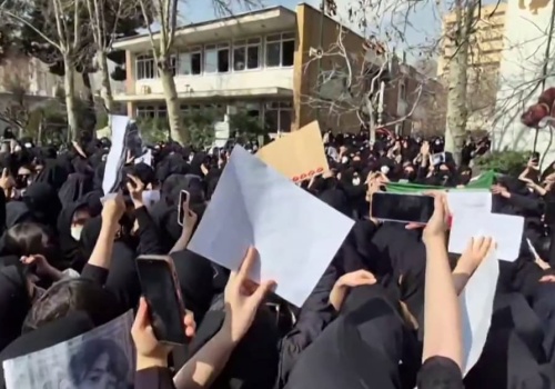 Iran: protesty na uczelniach. Studenci z antyrządowymi hasłami