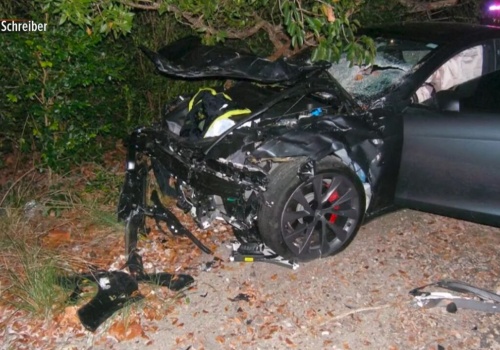 Tesla ma zapłacić 243 mln dolarów kary za wypadek, w którym kierowca upuścił telefon i zabił 1 osobę. Zapowiada apelację