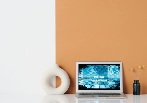 AI marketing vs. marketing napędzany AI, czyli jak odróżnić buzzword od sztucznej inteligencji