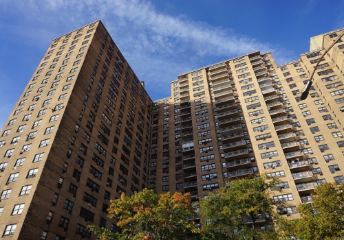 Luka czynszowa wyklucza samotne matki z dziećmi. Dla nich mieszkanie to luksus