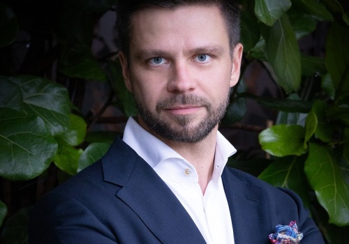 Paweł Gruba chce nagrać serię o uzależnieniach i mobbingu w gastronomii. Znajdą się chętni mówić?