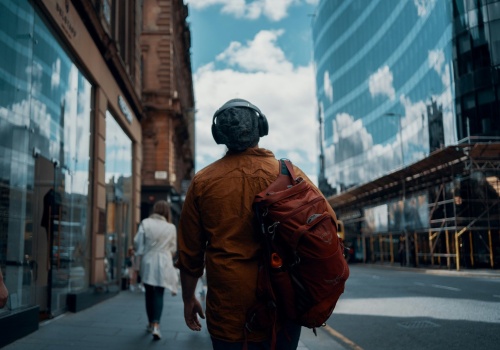 Niebezpieczne chemikalia wykryte w słuchawkach. „Migrują do organizmu człowieka”