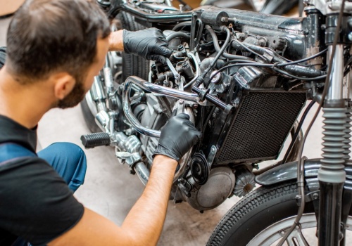 Wiosenny rozruch motocykla. Nie rób tego po kilku miesiącach postoju