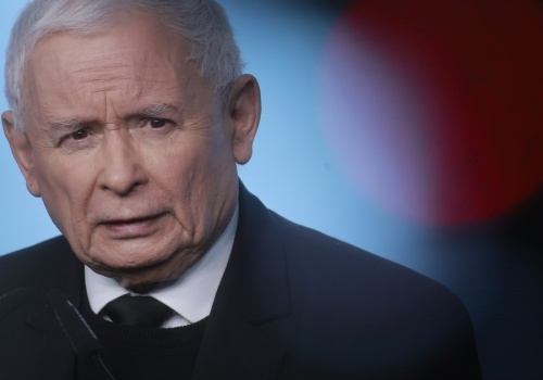 Kaczyński wykonuje gwałtowny zwrot. Boi się rozłamu w PiS