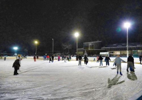 Sezon skończył się przedwcześnie, ale na tym lodowisku i tak padł rekord frekwencji