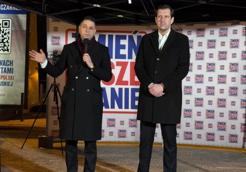 Miało być po amerykańsku, skończyło się awanturą. Burza wokół spotkania z politykami PiS