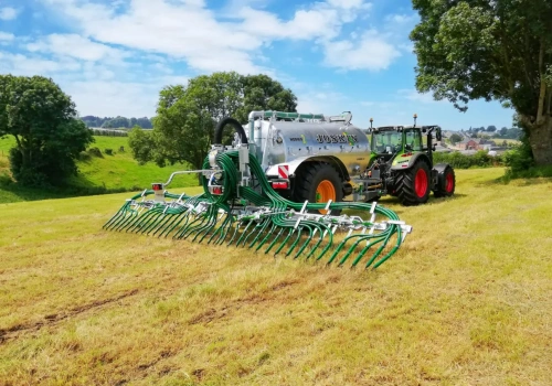 Ile azotu trafia na łąkę z gnojowicą? Jak to policzyć?