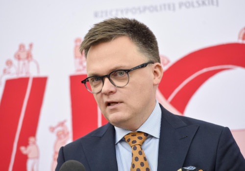 Hołownia wściekły po okładce „Polityki”. „Wara od rodzin polityków” i mocne oskarżen…