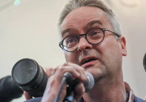 Dramat znanego dziennikarza. Chcą go przenieść na 