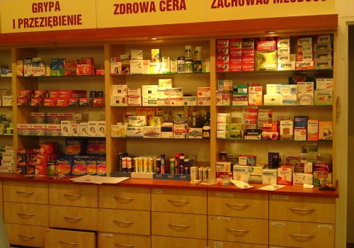 Darmowe leki, kosztowne konsekwencje? Zaplanowane i niezamierzone skutki programu Leki 75+