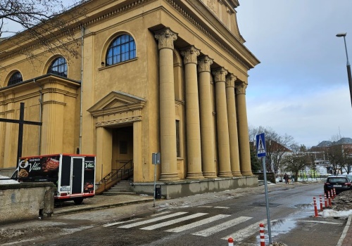Franciszkanie z Olsztyna kupili food trucka i ruszają w miasto