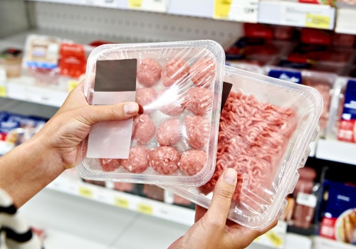 Koniec chaosu na etykietach mięsa. Branża i IJHARS ustalają wspólne zasady