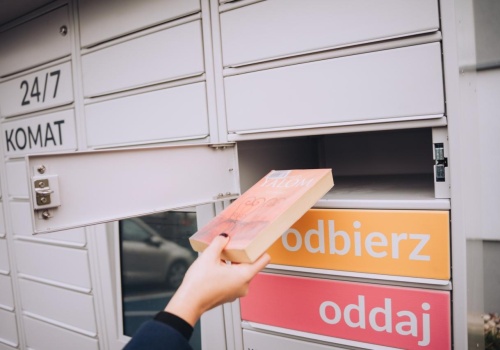 Książkomaty zalewają Warszawę. 