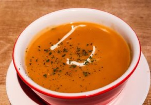 Francuzi zajadają krem ze skorupiaków. Wygląda niepozornie, a czaruje smakiem