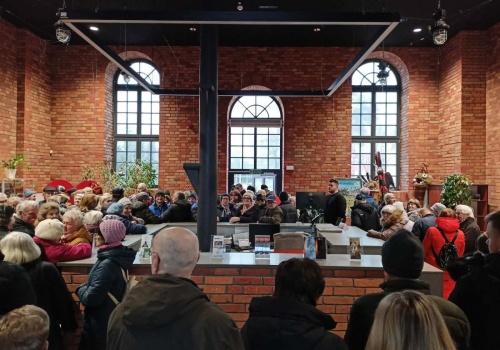 Tłumy zainteresowanych koncertem zespołu Lemon. Kolejne transze bezpłatnych zaproszeń odbierać można po południu