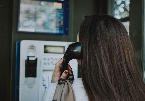 Oszustwo „na pracownika banku” – jak działa i jak się przed nim chronić?