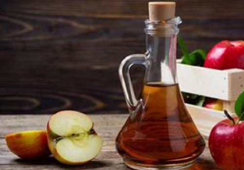 Dlaczego warto pić ocet jabłkowy wieczorem
