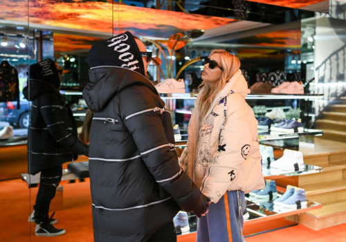 Fryzjer, markowe okulary i wsparcie przyjaciółki. Tak Sandra Kubicka szykowała się na swoją rozprawę rozwodową