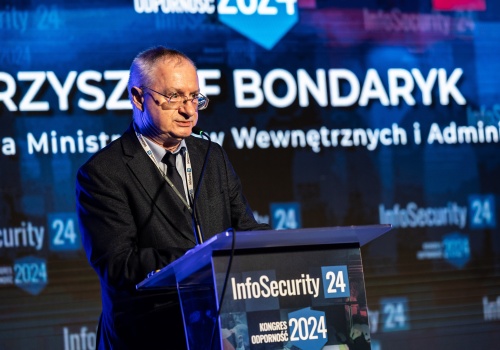 Brak przełomu i finansowa „kroplówka”. Gen. Bondaryk o odbudowie służb