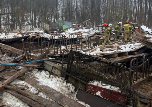 Stodoła runęła pod ciężarem śniegu. Nie żyją zwierzęta, duże straty w gospodarstwie