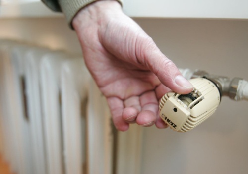 Nagle płacą 300 proc. więcej za ogrzewanie. Emeryci w szoku. 