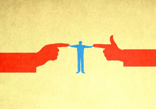 Jak reagować na prośby i groźby manipulanta? To jedno zdanie sprawi, że straci nad tobą kontrolę