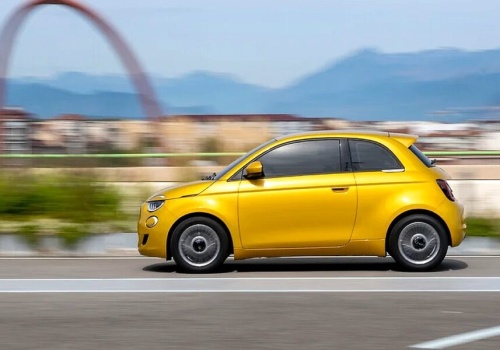 Stellantis nie chce zbyt dobrej sprzedaży Fiata 500 Hybrid? Zaskakujący powód