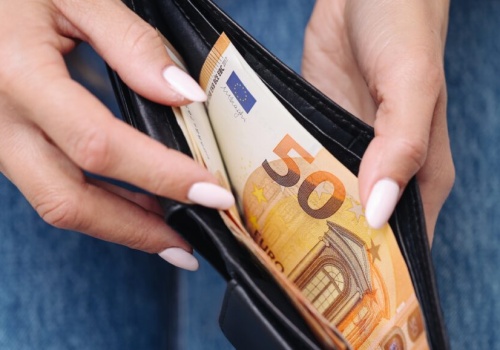 1900 euro wsparcia dla samotnych rodziców – jak się o nie starać?